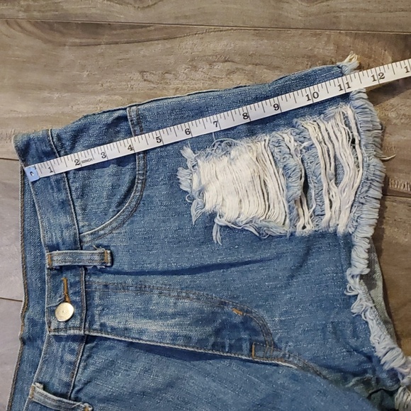 NWOT sz S Jean Shorts - Picture 3 of 7